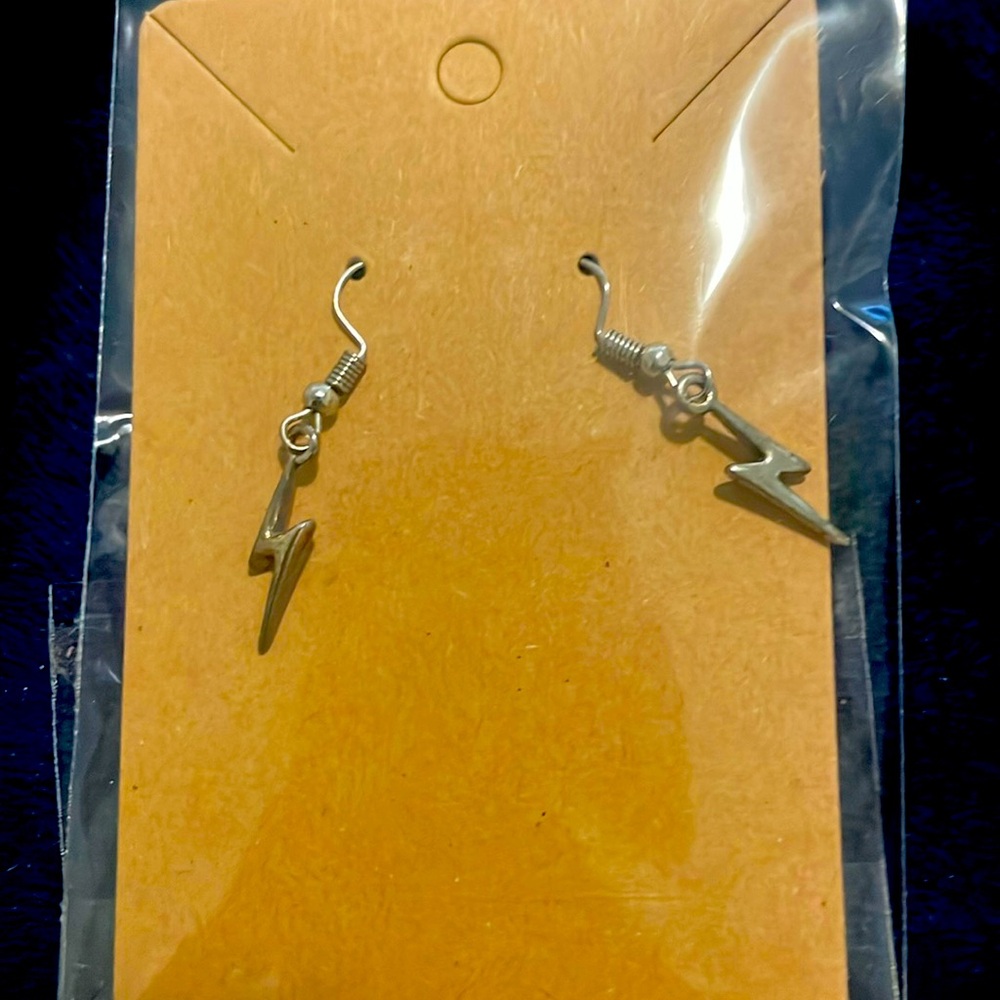 🩶NIP🩶- Lightning strike earrings